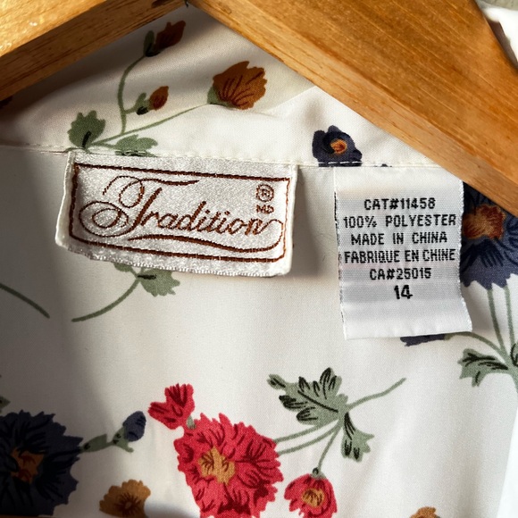 Adorable flower print TShirt Buttondown Blouse - Picture 6 of 6